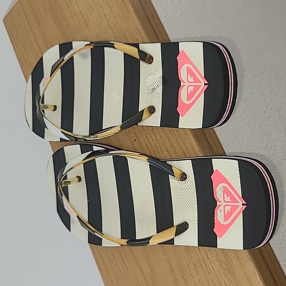 Roxy Black and White Striped Sandals🎯5 For $25🎯 - Picture 2 of 7
